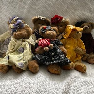 Adorable teddy bears. 7 in total. 12”